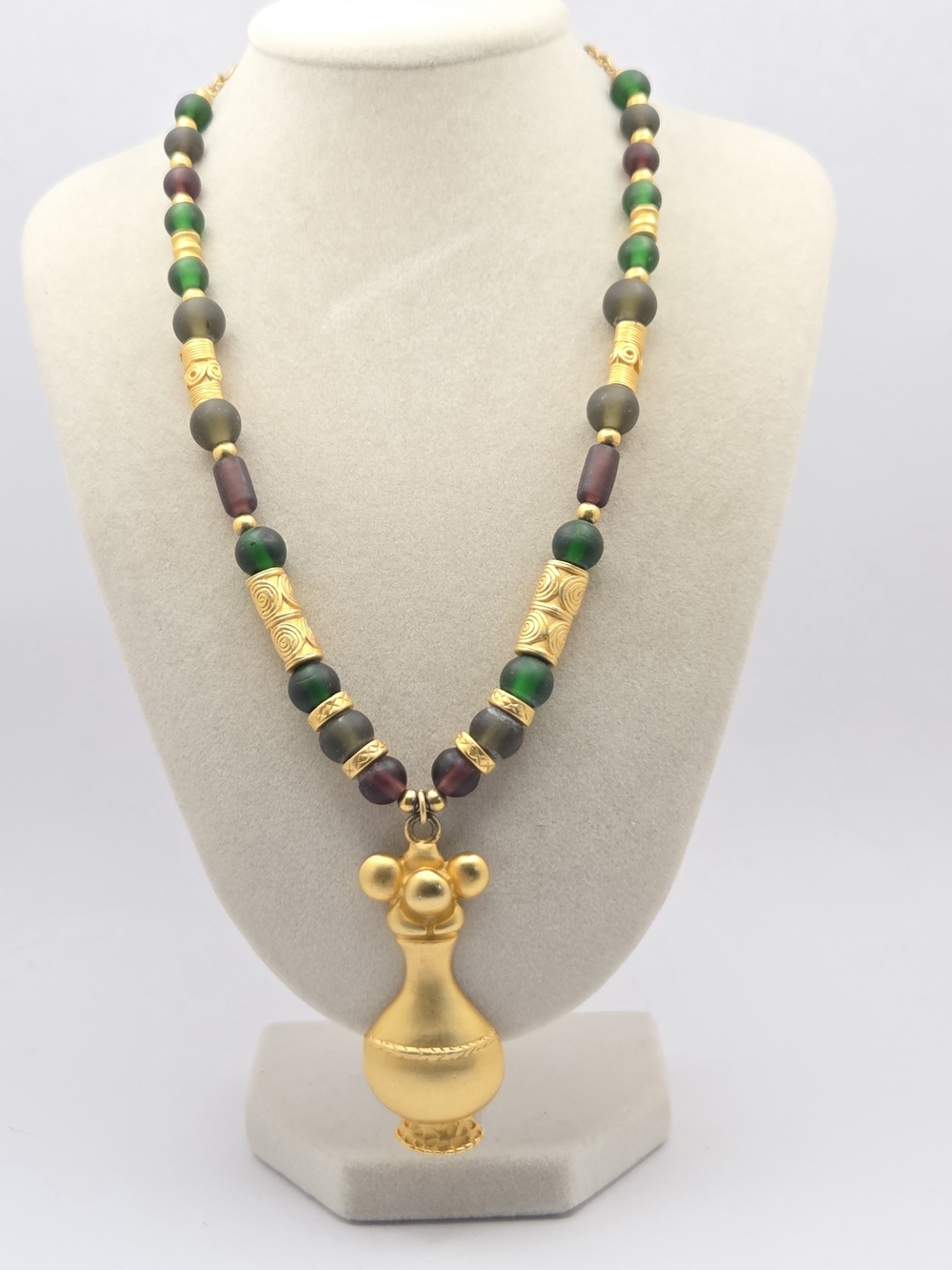 Vintage INCA Gold Tone Etruscan Revival Glass Bead Pendant Necklace 18"